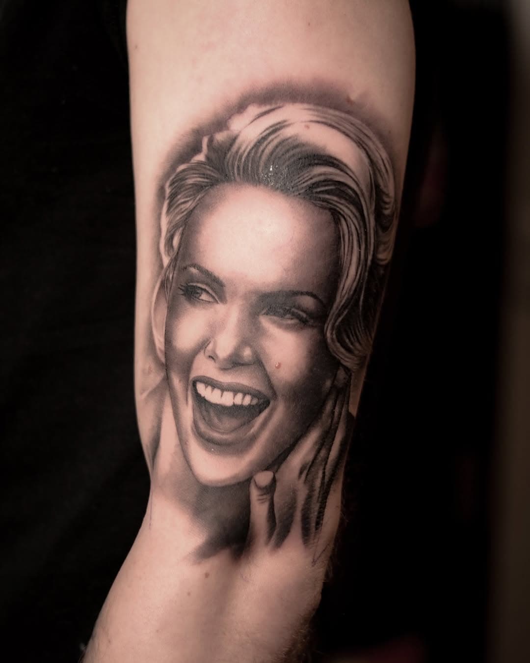 Portrait of Charlize Theron I realized during my last trip to Paris on Baptiste . 
.
.
.
#charlizetheron #realistictattoo #portrait #portraittattoo