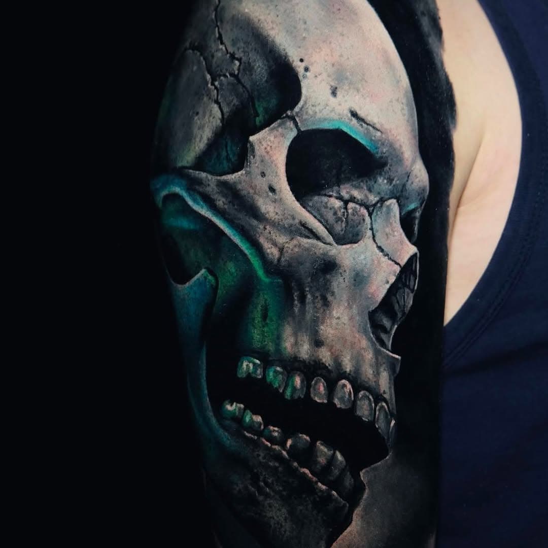 💀💀 « Les crânes c’est vu et revu » FAUX !! Aujourd’hui on te montre un crâne magnifique tatoué par Andrei (@tkattoo). Spécialisé en réalisme noir et gris et en réalisme couleur, c’est l’artiste qu’il te faut si tu veux une pièce colorée qui en étonnera plus d’un. 
.
Agenda ouvert pour mars. Envoie-moi un message pour discuter de ton projet ! 
.
.
.
.
.
#tattoo #tattooart #tatouageartistique #tatouagehomme #inkedlife  #inkedup #tatouagemagazine #inked #tatouagecouleur #tatouagecrane #tatouage #tatouagemontpellier #tatouagebeziers #beziers #montpelliertattoo #bezierstattoo #montpellier #skulltattoo