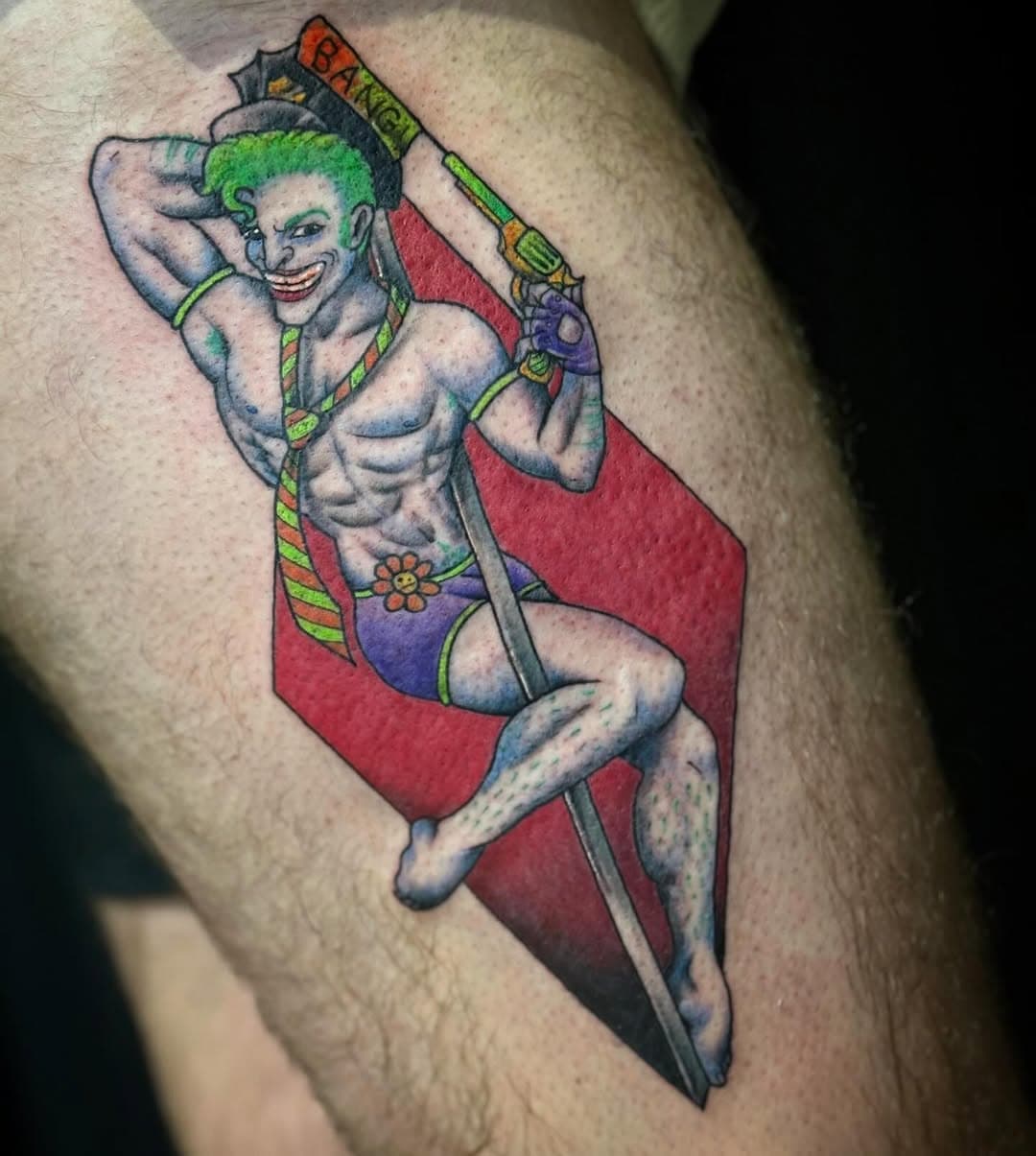 2024 was not a good year for Joker Inc, so he had to resort to selling his bussy to make a little money on the side. Joker, you say? No darling, Hoe-ker. Thanks so much Jon, for letting me do this silly idea on you! #theofficetattoo #theofficetattoos #rotterdam #meent #oppert #joker #jokerbatman #killingjoke #jokertattoo #jokertattoos #comictattoo #comictattoos #dc #dccomics