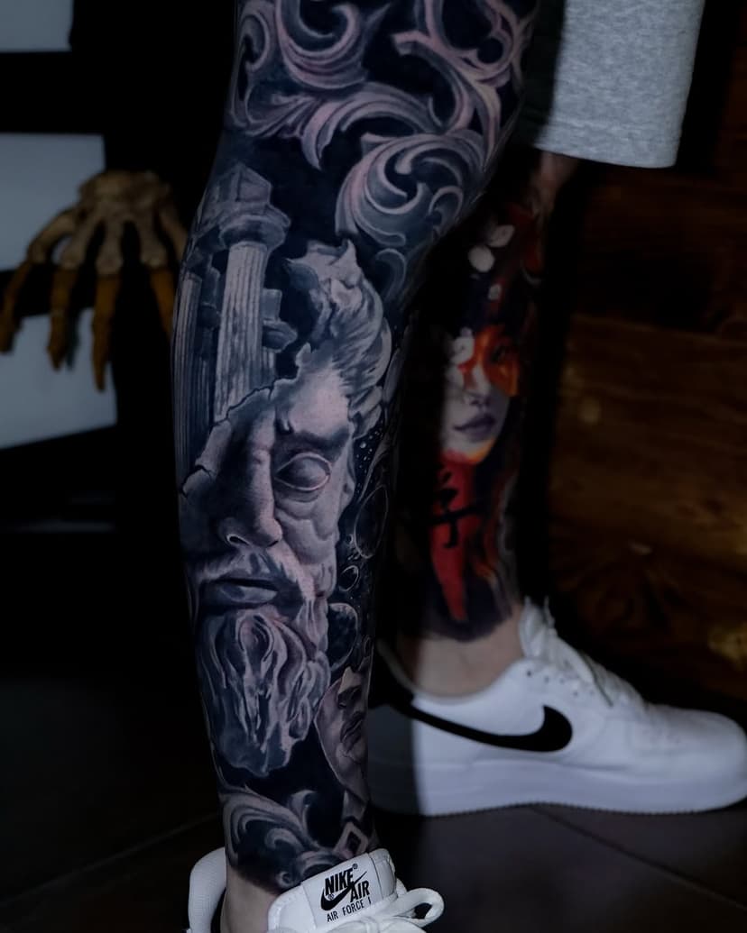 Imagina un impresionante tatuaje de un dios griego, en tonos grises que contrastan perfectamente con un fondo oscuro. 🖤 Esta técnica no solo resalta la fuerza del personaje, sino que también aporta un aire de misterio y elegancia. 

Los tatuajes en escala de grises son ideales para aquellos que buscan un toque clásico y atemporal. Además, ¡pueden adaptarse a cualquier parte del cuerpo! 

¿Cuál es tu figura mitológica favorita?

#tattoo #art #greece #greecegods #inkedup #magic #photo #new #modern #viral #tenerife