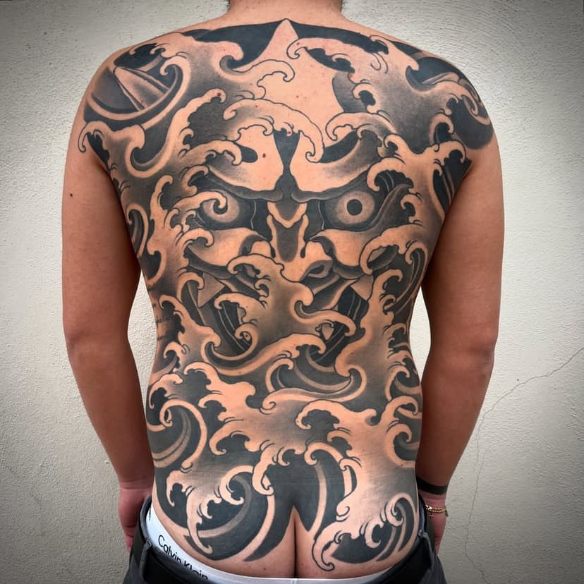 New Backpiece Done.
Totally Healed as always.
Done At @southinktattooshop
Grazie Daniele.
.
.
.
.
#pozzuoli #napoli
#southink #southinktattoo
#southinktattooshop
@tattoolifemagazine 
@tattoo_composition 
@godsofinktattooconvention
@japanese.ink