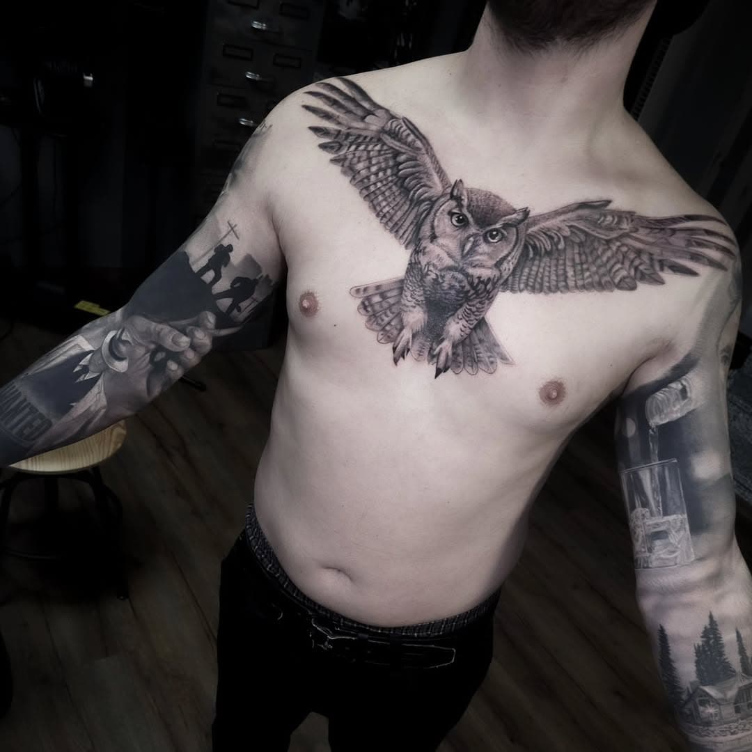 HHH Hobby Horsing Herrie in da house🖤 thanks @herrie_bert 

Made with @acus_tattoomachines @jconly_official 

#realismtattoo #realistictattoo #owltattoo #whiskeytattoo #realismart #realismotattoo #frontpiece #eisenach #erfurt #darkrealism #darkrealismtattoo #darkartist #tattooartistgermany #tattooideas #livestreaming #blackandgreyrealism #blackandgreytattoo #blackandgrey #dermalizepro #jconlyvetar #jconlycartridges #jconlyproteam #acustattoomachines #acustattoo #roloink #tinograetz