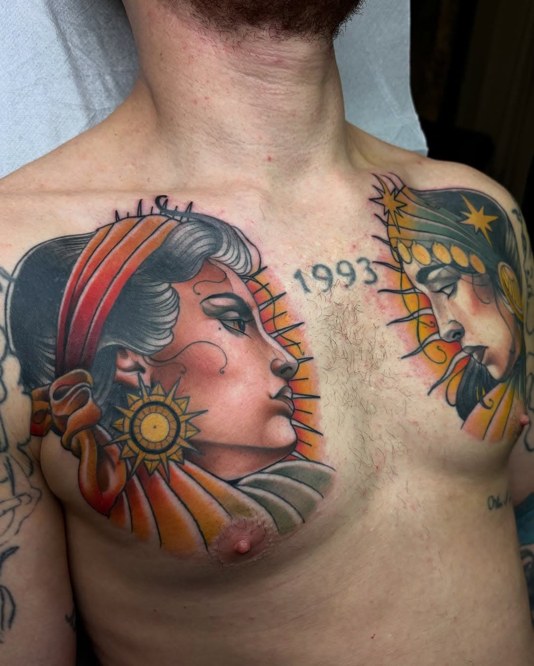 🌙🌞 On a continué le chest et la gorge de Kevin ! 🔥

Pas mal de parties cicatrisées et d’autres fraîches :)
Hâte la suite 😎🫶🏻

Tatouage neotraditionnel gorge et chest, à Arles dans le sud de la France.

#tatouage #neotrad #neotraditional #tattoos #tattoo #neotraditionaltattoo #neotraditionalwoman #sacredhearttattoo #neotraditionalheart #arles #arlestatouage #tatoueuse #chesttattoo #necktattoo