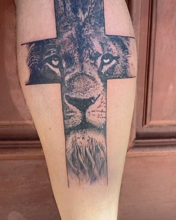 Tattoo feita para o @miro_duarte_01! 
Que foi guerreiro, valente como um leão, e aguentou toda a tattoo em apenas uma sessão!!