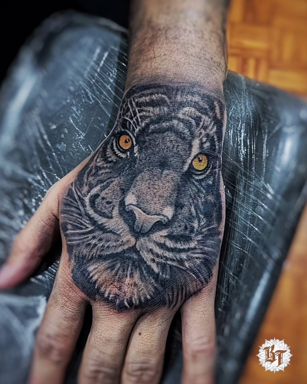 AGENDA ABERTA!
Arte realizada pelo mestre Bueno
Orçamentos e agendamentos
Link na Bio.
@buenotattoos

#tigre #tigretattoo #tattoomao #blackworkartist #tattoosorocaba #buenotattoos #buenotattoossorocaba