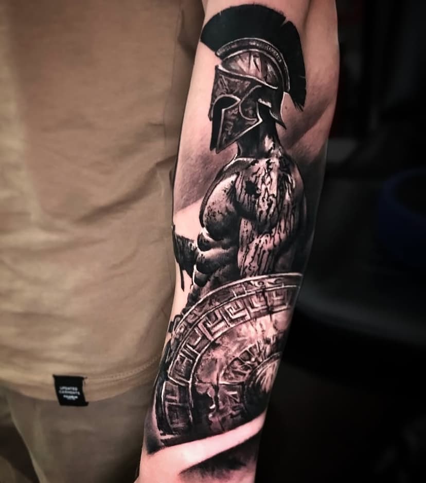 Gladiator 🏛️ tatoué par Toni (@velickovskitonitattoo) au shop Excess Montpellier. Il n’a plus que quelques disponibilités en janvier. 
Envoie-moi un message pour discuter de ton projet et prendre rendez-vous pour le concrétiser. 
.
.
.
.
.
#tatoueurmontpellier #handink #blackandgreytattoo #montpellier #tatouagemontpellier #tatouagenoiretgris #hommetatoué #montpelliertattoo #tatouagerealiste #realism #tatouagehomme #tatouagegladiateur #tatouage #gladiateur #gladiatortattoo #gladiator 
.
.
.
Pro team @hand_ink_ 🏛️