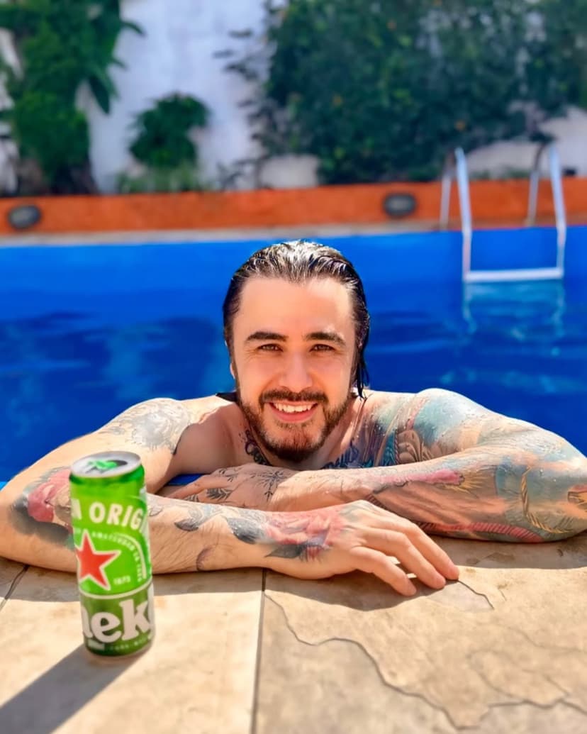 ☀️ 🍻🍻 ☀️

#sol #calor #piscina #ferias #tatuagem