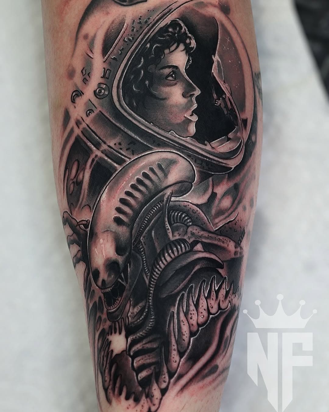 Which alien movie was your fav???? Thanks for letting me do this @macks_tatts !!! There’s such an honor when tattooing anyone especially another tattoo artist! I appreciate you! 

#TattooArt #AlienTattoo #SciFiTattoo #BlackAndGreyTattoo #CustomTattoo #SpaceTattoo #TattooDesign #XenomorphTattoo #MovieInspiredTattoo #RealismTattoo #TattooWork #TattooInspiration #ArmTattoo #DetailedTattoo #TattooLover #TattoosOfInstagram #TattooLife #TattooCommunity #TattoosAndArt #InkMasterpiece #TattooCulture #TattooAddict #BoldAndBrilliant #InkArtistry #TattooDaily #DarkArtTattoo #InkJourney #AlienSeries #ArtisticTattoo #tattoostudiovibes