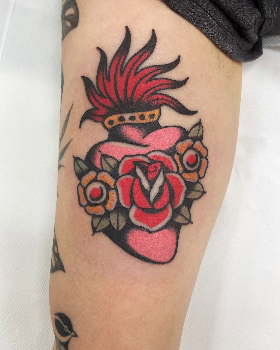 Faza na różowy trwa 💖😁 Kto chce więcej różowych wzorków? 
#tattoo #pink #pinktattoo #evelqbiak #krakow #krakowtattoo #polandtattoos #barberdtstattoosupplies #oldschooltattoo #traditionaltattoo #oldworkers