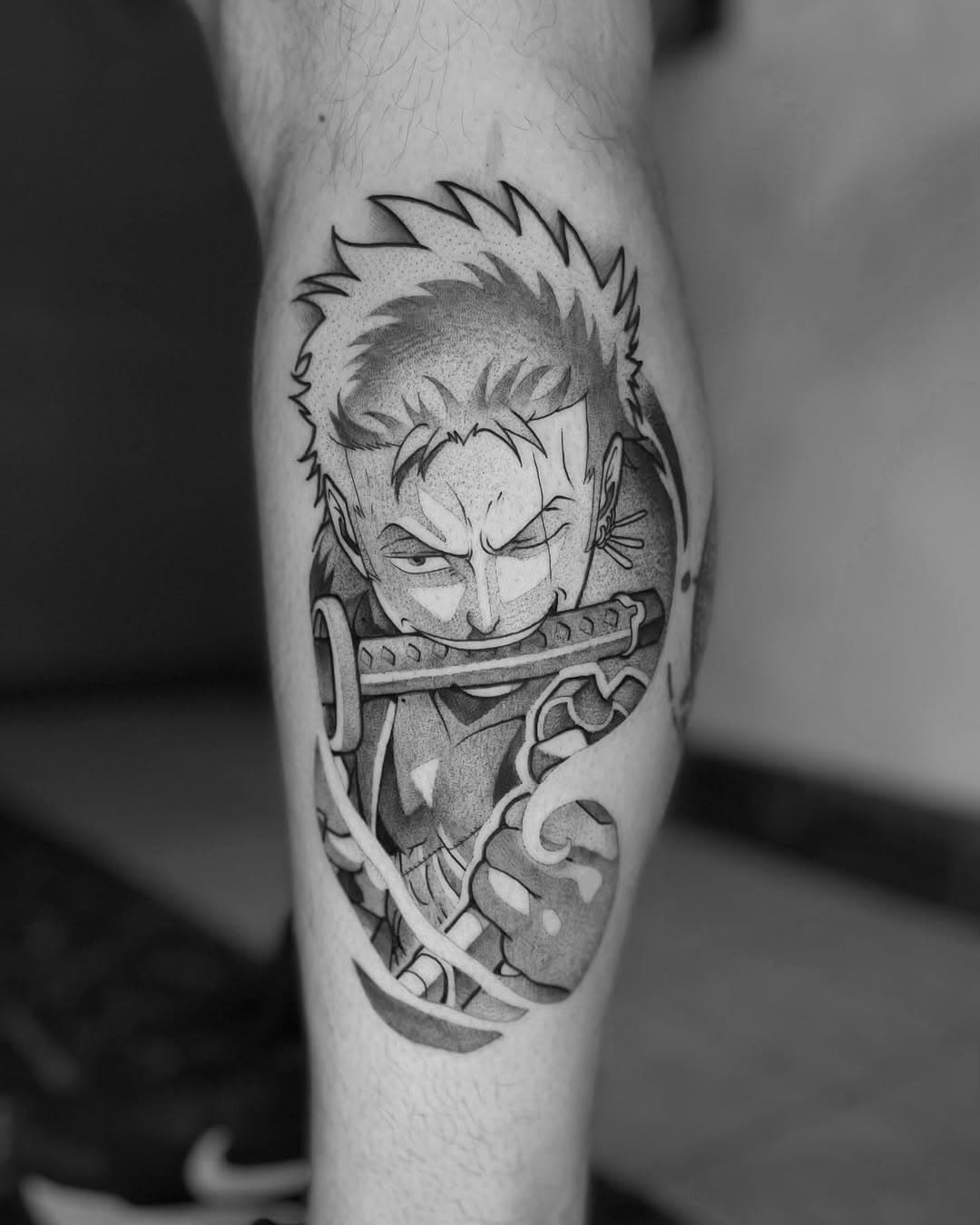 Roronoa Zoro.
Hecho con @jconly_official 
@picotttress 

.
.
#blackwork #blackworkers #blackworktattoo #onlyblackart #darkart #darkartist #dotworktattoo #dotwork #inked #tatsoul #envyneedles #tattoodesign #animetattoo #animemasterink #luffy #gear5 #onepiece #onepieceedit #onepieceanime #jconlyofficial #jconlycartridges #jconlyproteam #roronoazoro #zoro #zorororonoa