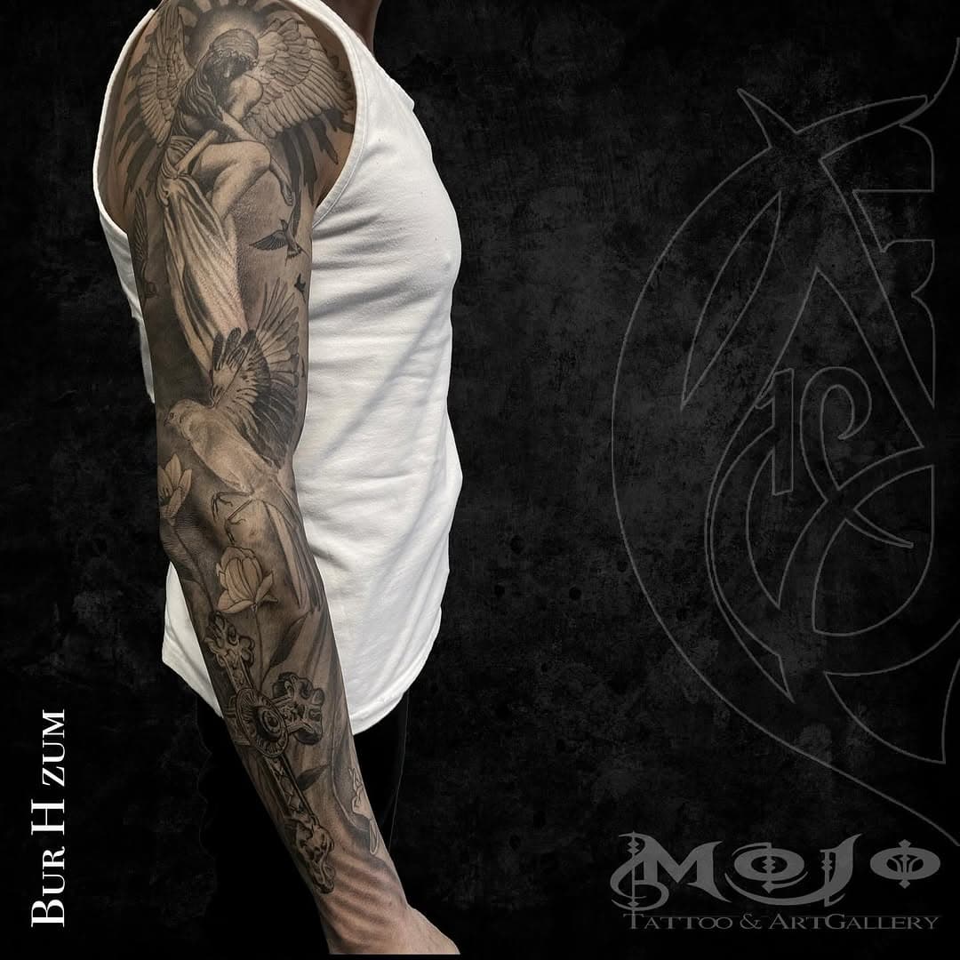 Aldo Bur H Zum @metalburzum 
.
al MOJO Tattoo&ArtGallery
- Manocalzati AV -
.
@metalburzum 
.
#tattoos #tattooinspiration #armtattoo #blackandgreytattoo #mojotattooartgallery