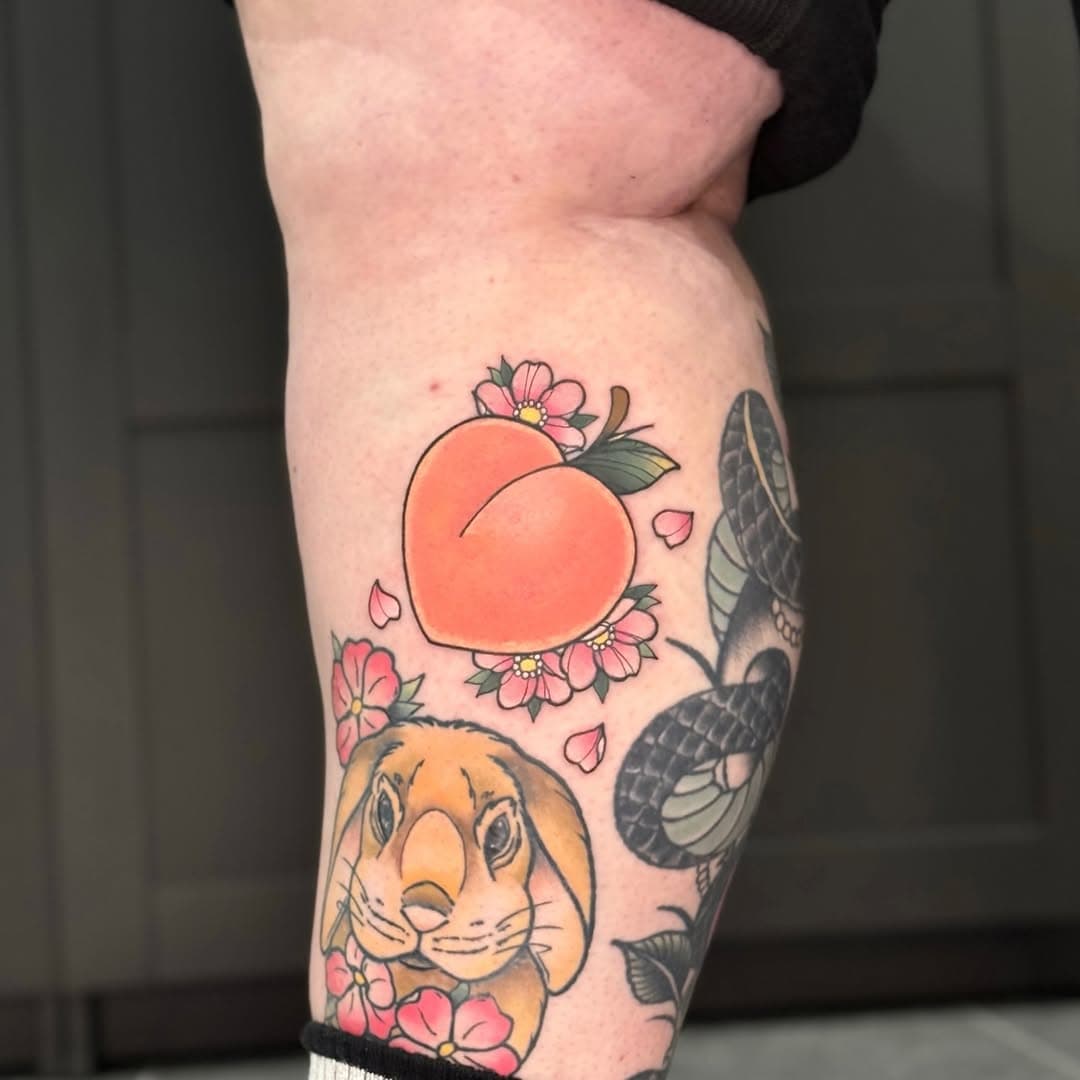 ✨🍑 next to a healed 🐰✨

#peach #peachtattoo #peachtattoos #fruittattoo #fruittattoos