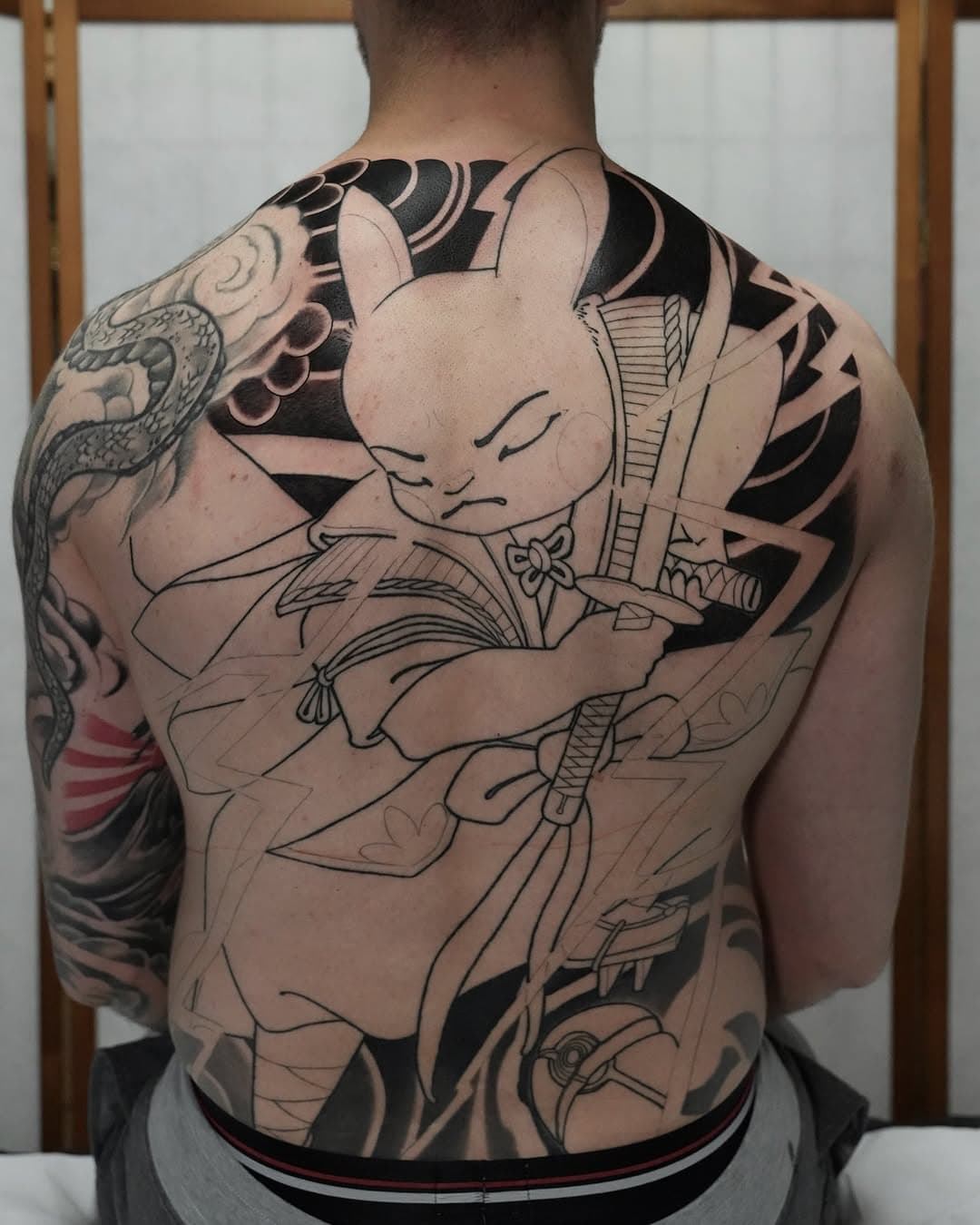 More progress on Ramon‘s samurai pikachu backpiece, super fun project! ✨ 
Adding background is probably my favourite part 🌊
•
Done @atelier.herbstgold_2.0