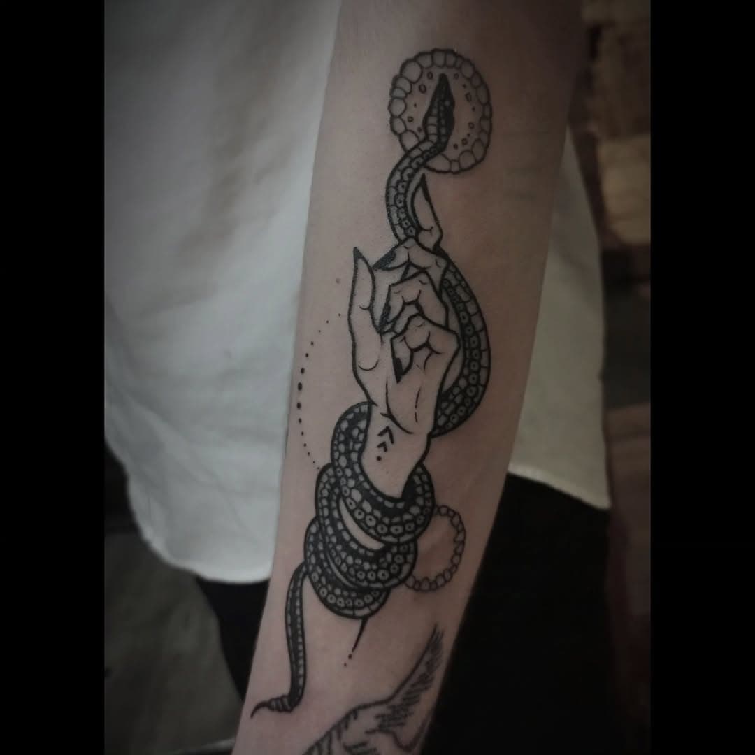 Un petit flash pour commencer l'année. Merci Dorian 🙏🏼🙏🏼🙏🏼
Les serpents sont à l'honneur encore et toujours 🖤
.
.
.
#tattoo #tattoomontpellier #montpelliertattoo #montpellier #serpenttattoo #snaketattoo #flashtattoo