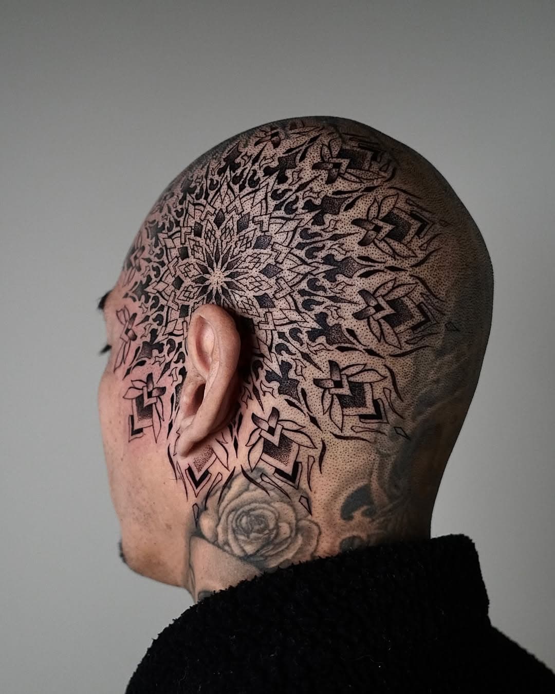 Starting 2025 with a super fun mandala on @253life head! I got the stencil on the first try which is always a huge win 😬. 8 hours tattooing time. Head tattoos can be tricky, but I love tackling these challenges. Comment below if any questions on tattooing the head!