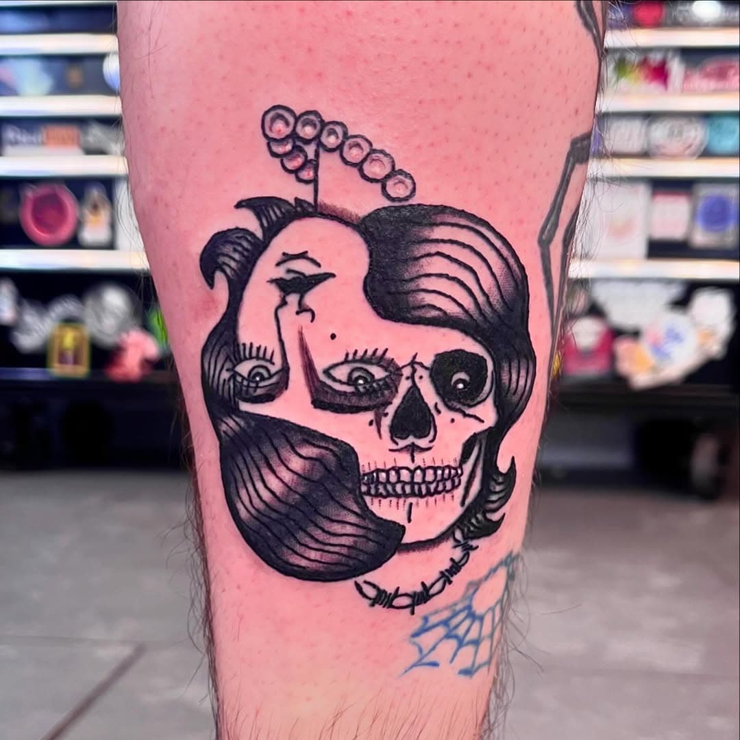 Lady Two Face 

Thanks @bakazokuwrld for coming through for one of the last ones of 2024 !!
#parlourtattoostudioyyc #dylanhllewellyntattoos #heed313 #ladytwofacetattoo #ladyfacetattoo #skullfacetattoo #tattooflash #flashtattoo #surrealart #surrealismtattoo #blackandgreytattoo #blackngreytattoo #skulltattoo #403ink #yyctattooartist #calgarytattooartist #albertatattooartist #canadiantattooartist #candianartist