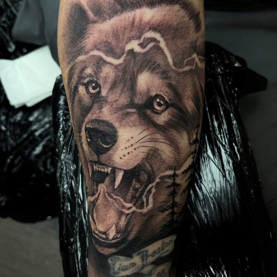 Gnarly wolf for a start on a Norse sleeve 

Sponsored by:
@yayofamilia & @nedzrotary 

#wolf #wolftattoo #sleeve #viking #norse #fenrir #fenrirtattoo #tattoo #ink #tattoosleeve #blackpool #empiretattoosandpiercings #uktattooartists #yayofamilia #nedzrotary #black #blackandgreytattoo #b&g #art @swordfishsmiths