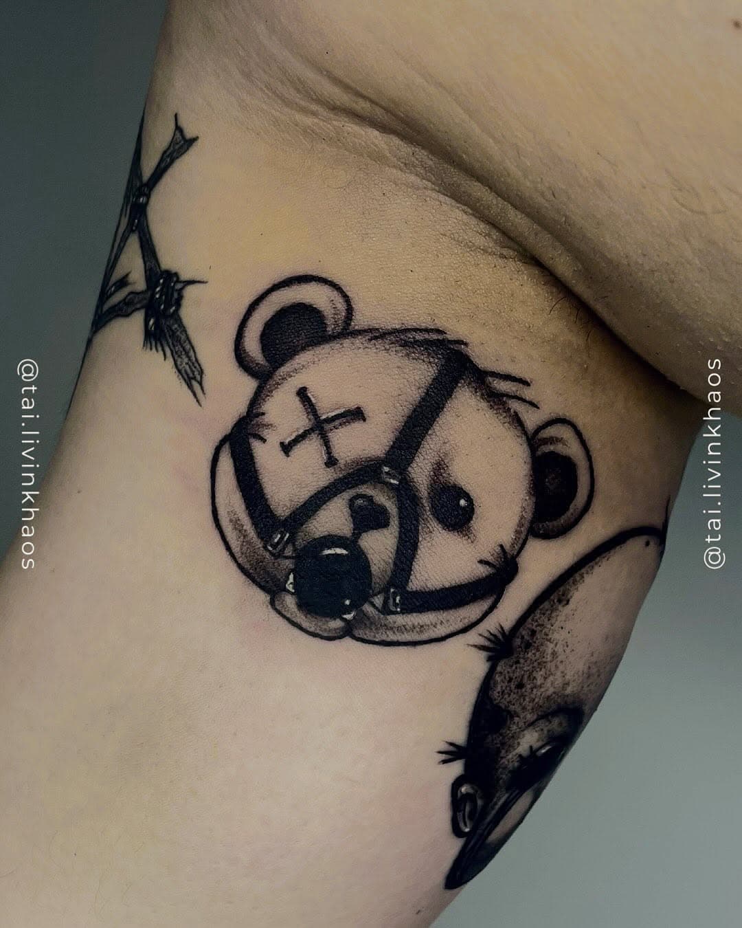 Agenda Aberta • partiu pra mais um ano de muitas Tattoos galerinha 🖤 Orçamentos por DM ou no link da bio

#agendamentos #agendaaberta #darkart #bdsm #bdsmtoy #teddybear #blackwork