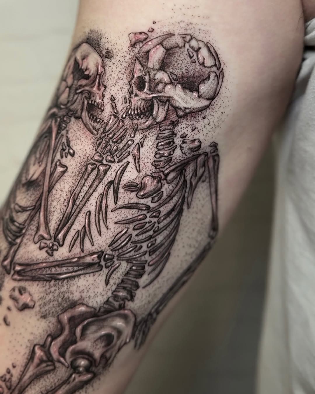 Beautiful skeleton lovers tattoo by @deliverytattoo 
.
Call or stop in to book your next tattoo with Elvis!
📲720.904.8904
.
Using #dynamiccolor #allegoryink #fusionink #intenzeink #dragonhawktattoosupply #luckytattoosupply