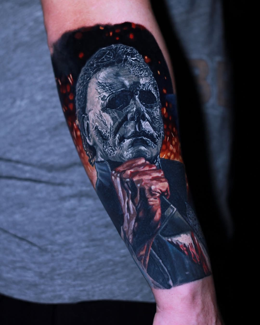 Michael is HEALED and the background is fresh. I would LOVE to tattoo more of this kind of stuff! To inquire EMAIL Grabletattoos@gmail.com🧟‍♂️💀#horrortattoo #michaelmyers #halloween #chicago #chicagotattooartist #portraittattoo #art #artist #realistictattoo #portrait