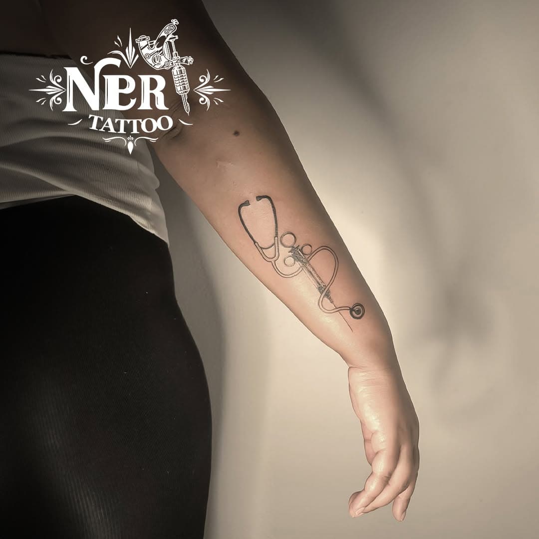 PT:

Paixão pela enfermagem marcada na pele
Orçamentos sem compromissos e agendamentos via Direct ou WhatsApp (link na bio).

EN:

Passion for nursing marked on the skin
Free quotes and appointments via Direct or WhatsApp (link in the bio).

#tattoo #tattooideas #tattooartist #tattoo  #neritattoo #blackwork #blackworktattoo #Portotattoo #tattooporto #tatuagem #tatuagemporto #portotatuagem #nursetattoo #nursingtattoo