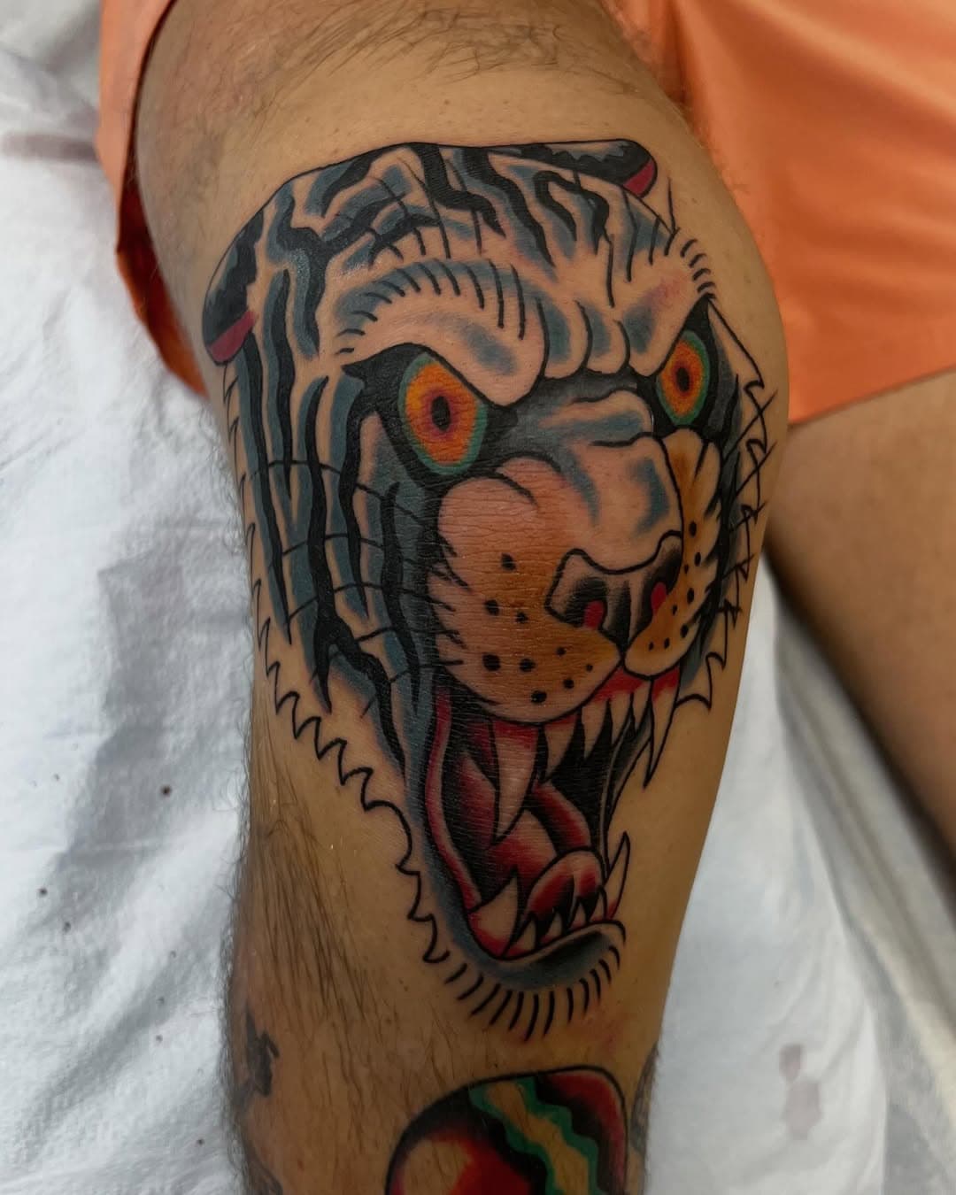 Really fun tiger head knee I got to do on @not_matthartung the other day. We’re smashing through his leg sleeve. Thanks for looking 👌🏻