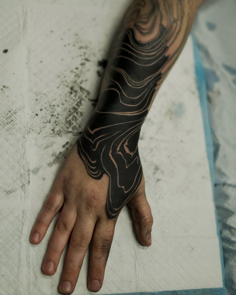 Work in Progress on Mattias

#handtattoo #blackwork #blackpariah #marbletattoo #suminagashitattoo #suminagashi #blacktattoo #sandiegoblackwork #sandiegotattoo