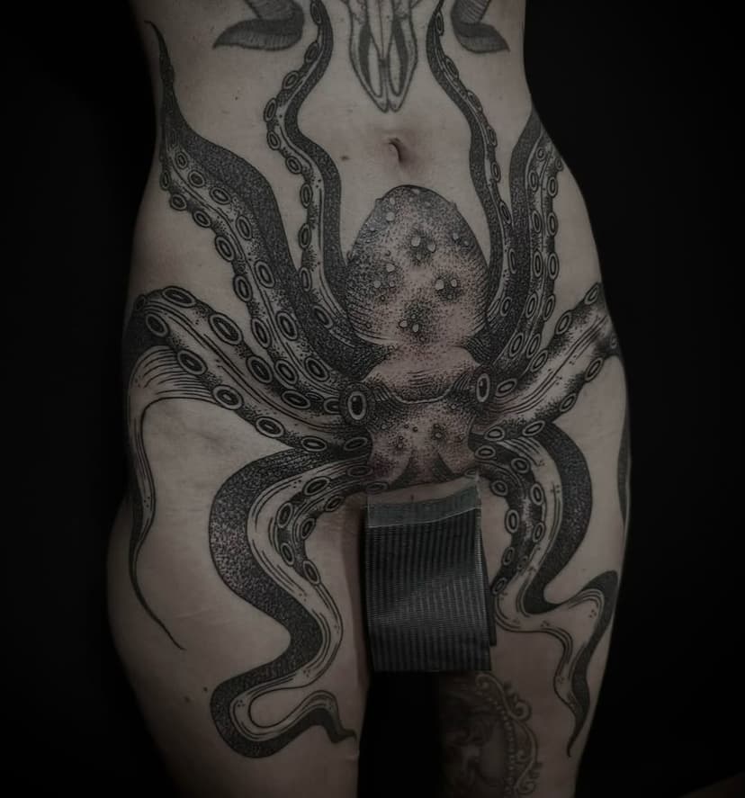 Absolutely epic Octopus tattoo by @morgangatekeeper