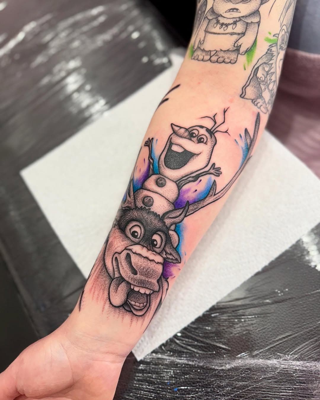 A super fun addition to Erica’s sleeve 😍 I am loving this Disney Frozen sleeve we’re working on and I can’t wait for the next one! Thank you 🫶🏻