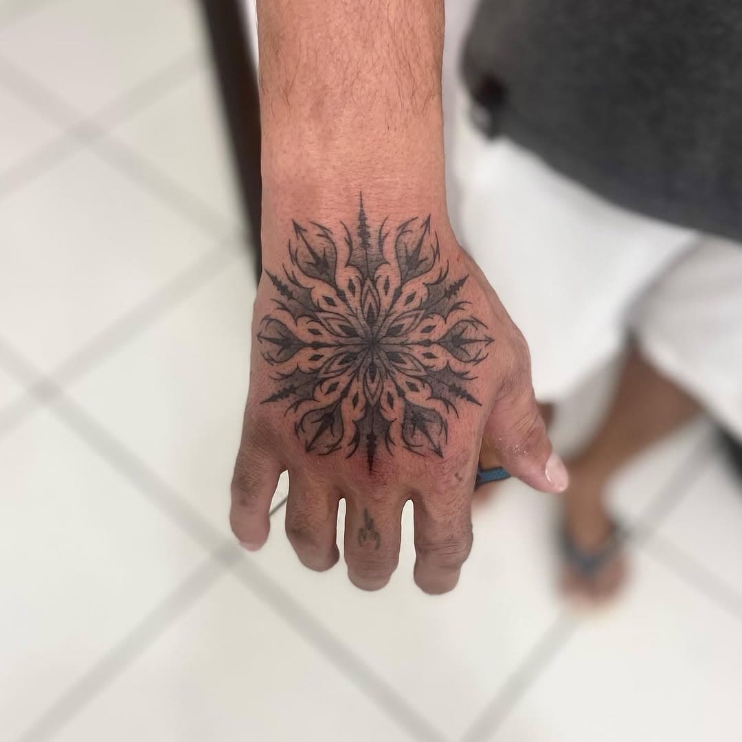 Já escolheu sua próxima tattoo? Manda suas ideias pra gente!!

#tatuagem #tatuagemnamao #tatuagemmandala #tatuagemmao #tatuagemsombreada #tatuageminspiradora #handtattoo #mandalatattoo #awesometattoos