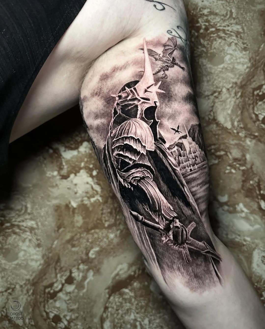 Witch King of Angmar 

am I the only one getting a nerdgasm from this LotR piece? 🤩 thx @edvardovich 
___________________
made by #drosttattoo at @hextattoostudio with @bheppo inkdefence @emalla.official #lotrtattoo #lordoftheringstattoo #witchkingtattoo #nazgultattoo