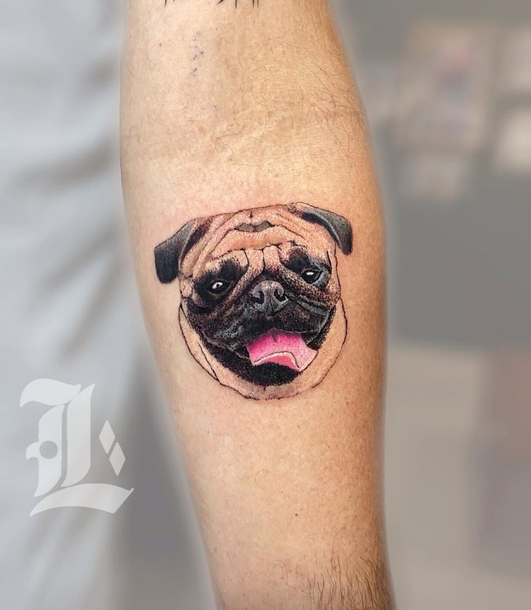 Pugs life 😂 homenagem que fizemos para o dog do Bruno 😃

 Gostou? 😍 vem fazer a sua tatuagem com a gente 🔥❤️

Centro - Hortolândia SP
agende seu horário!
Aceitamos cartões até 10x sem juros 💳👍

#eloyfelipetattoo  #tattoos #tattoodo #pretoecinza #realismo  #tattoosp #lifestyle  #saopaulo #hortolandia  #tattoodesign #cores #tatuagemmasculina #tatuagemfeminina  #011 #tattoo #tatuagem