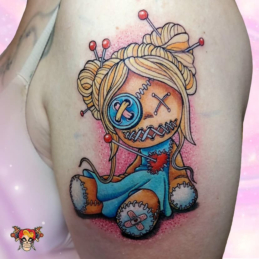 ✨️💜Voodoo Doll💜✨️!!!
Done @lereticatattoofactory

❤️🩷🧡💛💚💙🩵💜

Scrivetemi per nuovi appuntamenti 🤩💌💫😍 Mi trovate a Bergamo, Brescia, Pisogne, Padova, Parma e Torino!! 💞💌
•
•
•

Bergamo, Brescia e Pisogne, novembre/dicembre agenda aperta

18 gennaio: Padova 🇮🇹 (full)
4-5 Febbraio: Octopus Ink, Padova 🇮🇹 (1 spot)
27-28 Febbraio: Veracruz Tattoo, Torino 🇮🇹

😉💖💌📝✨️📝
•
• 
#missaciddoll
#kawaii
#voodoodoll
#voodoodolltattoo
#cutetattoo