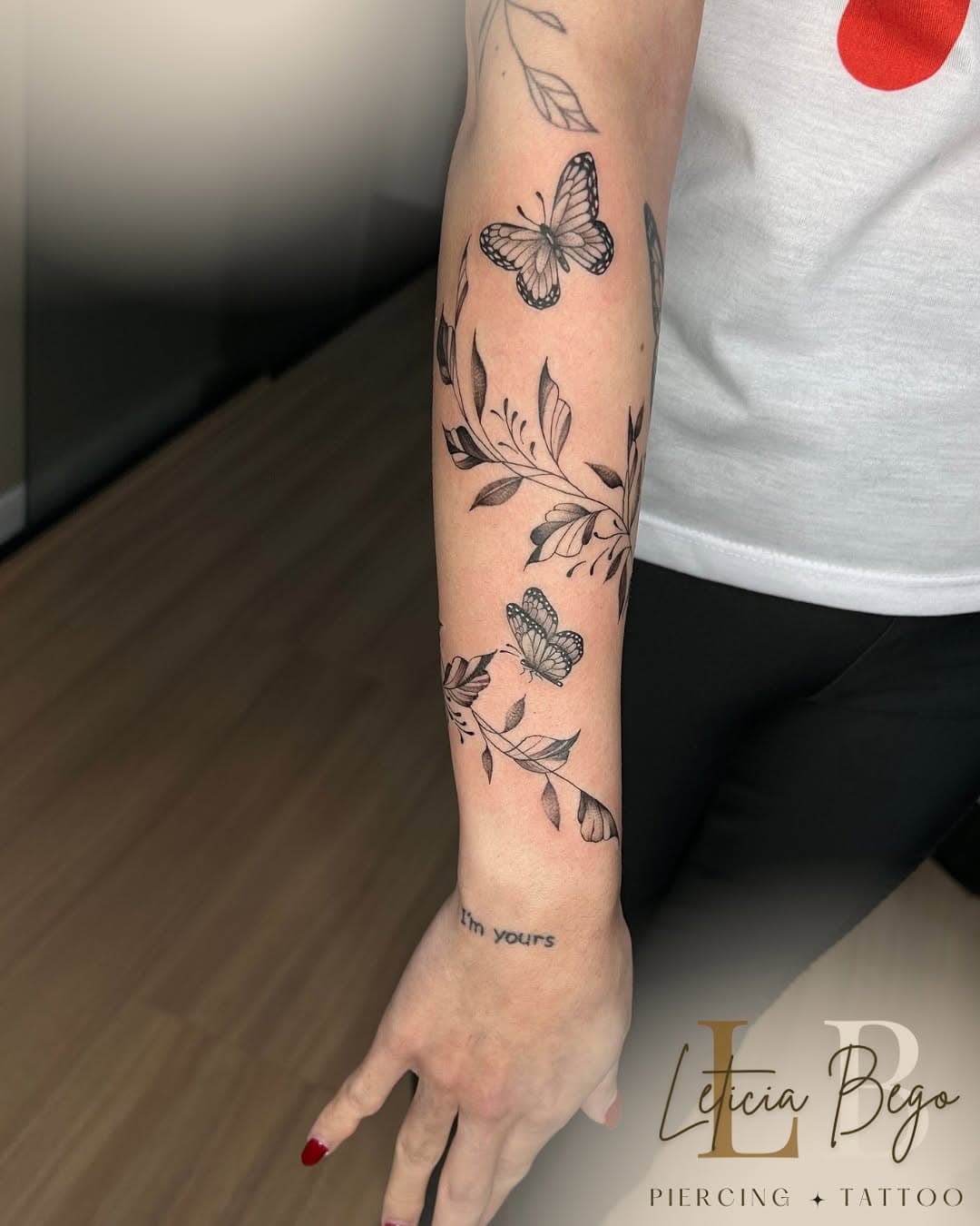 🤎✨

Tatuadora: Letícia Bego
Borá fazer sua tattoo !
Studio Marko Tattoo Piercing
Whats: (43) 99181-9896
#tatuadora #leticiabegotattoo #tatoopiercer #tattoo #markotattoostudio #easyglowpigments #everlastcolors #inktattoo #tattooartist #tattoogirls