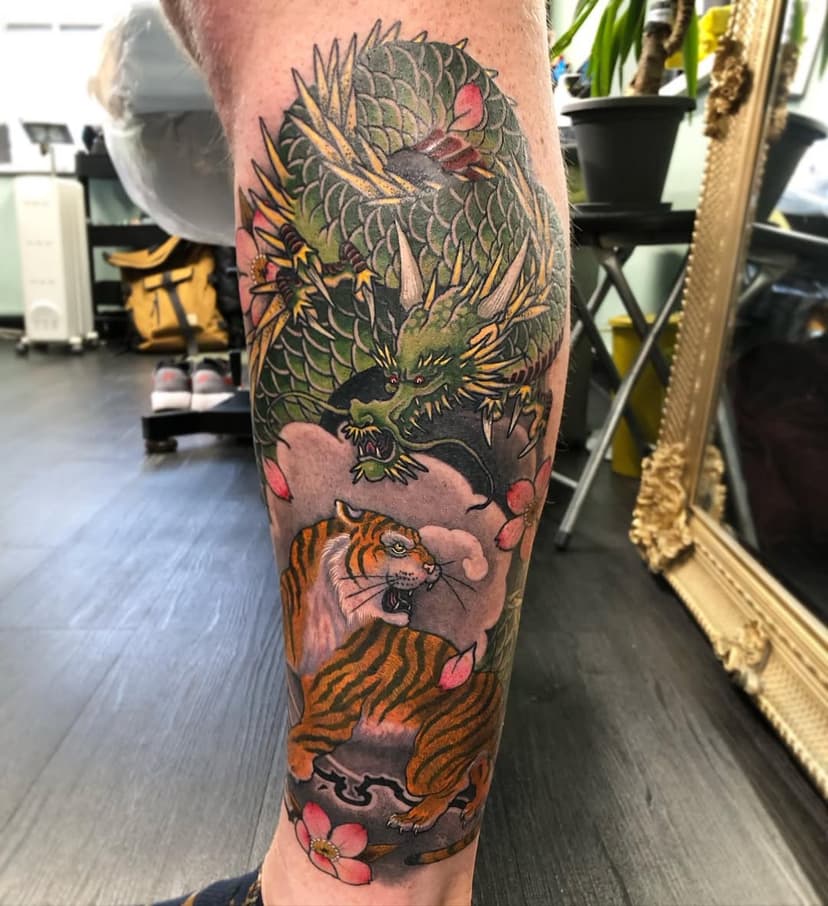 Two 4hr sessions and complete 🙏🏼 #cosmictattoo #japanesetattoo #japanesesleeve #japanesetattoos #japanesesleeve #tiger #tigertattoo #dragon #dragontattoo #legsleeve #legtattoo