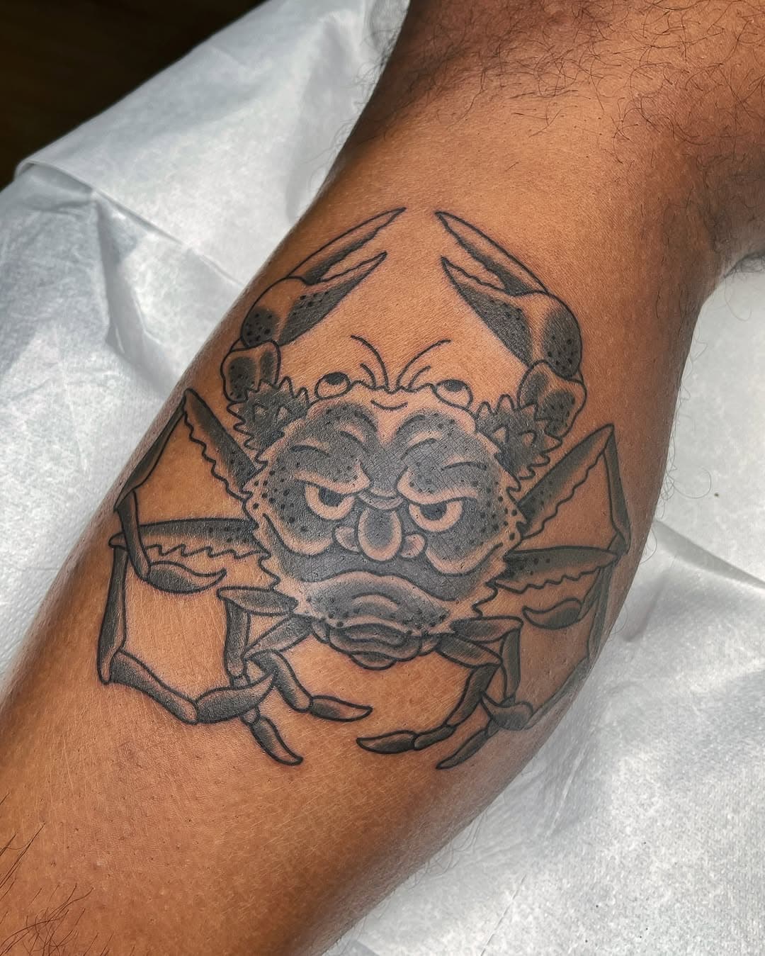 • Heikegani (平家蟹, ヘイケガニ) •
Thanks again man for the fun time together and the awesome idea 🙏🏻
.
.
.
.
#hamburg #bizzosan #japanese #japanesetattoo #heikegani #crab #wabori #waborihamburg #hamburgirezumi #japanesetattoohamburg #irezumicollective #irezumism