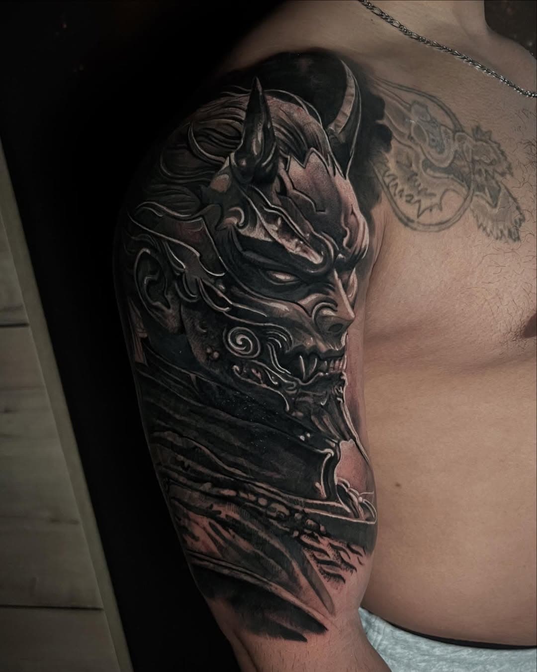 Cover-up in progress …

@otzi.fr 
@edgepro_needles 
@lucky7supplies_fr 

#tattoo #tattooartist #blackandgreytattoo #darktattoo #coverup #coveruptattoo #lyon #lyontattoo