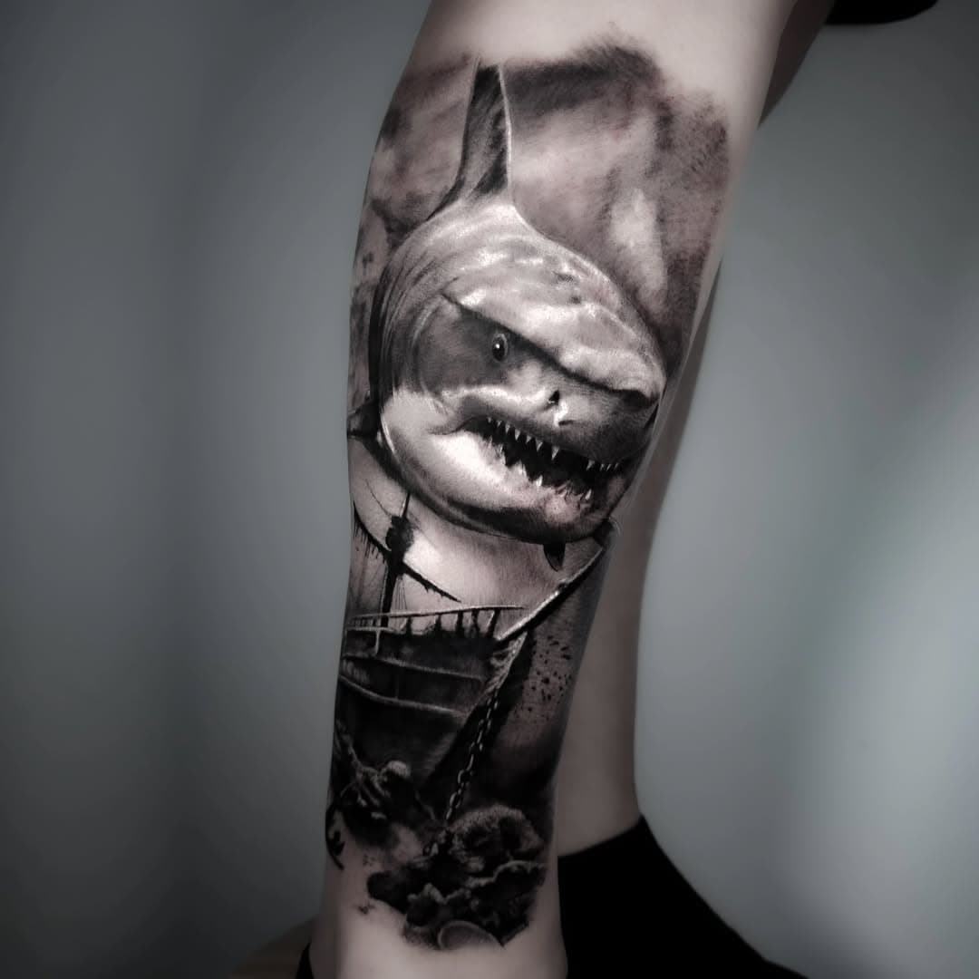 1 Session  done💪🖤 Leg sleeve in progress🖤 thank you for the trust @herrie_bert 
Made with @acus_tattoomachines @jconly_official 

#sharktattoos #sharktattoo #deepseatattoo #legsleevetattoo #legsleevetattoos #darkrealism #darkrealismtattoo #darktattoos #darkrealism #darktattooart #darktattooartist #darktattooing #darktattoos #blackandgreyrealism #blackandgreytattoo  #blackandgreytattoos #blackandgreyink #realistictattoo #realisticink #dermalizepro #worldfamousink #acustattoomachines #acustattoo #tinograetz #roloink #jconlycartridges #jconlyproteam
