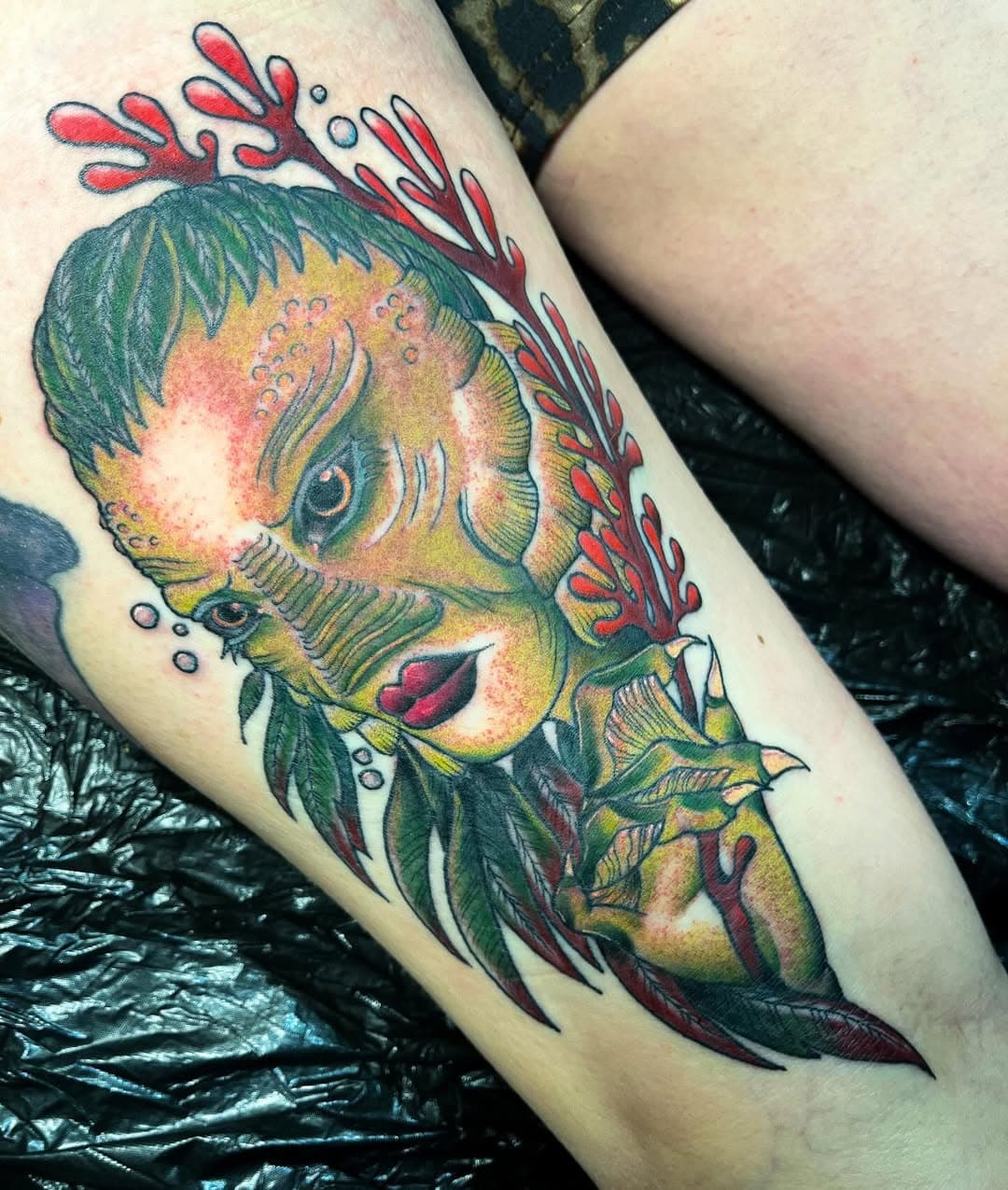 She-Creature of the Black Lagoon, a female version of the original Hollywood horror icon. A fun continuation of Elsje’s horror leg, so she’s in good company with the She-Wolf and the Vampire. The Mummy will be next! #theofficetattoo #theofficetattoos #rotterdam #meent #oppert #creature #creatureoftheblacklagoon #creaturetattoo #creatureoftheblacklagoontattoo #hollywood #hollywoodhorror #horror #horrortattoo #horroricon #horroricons