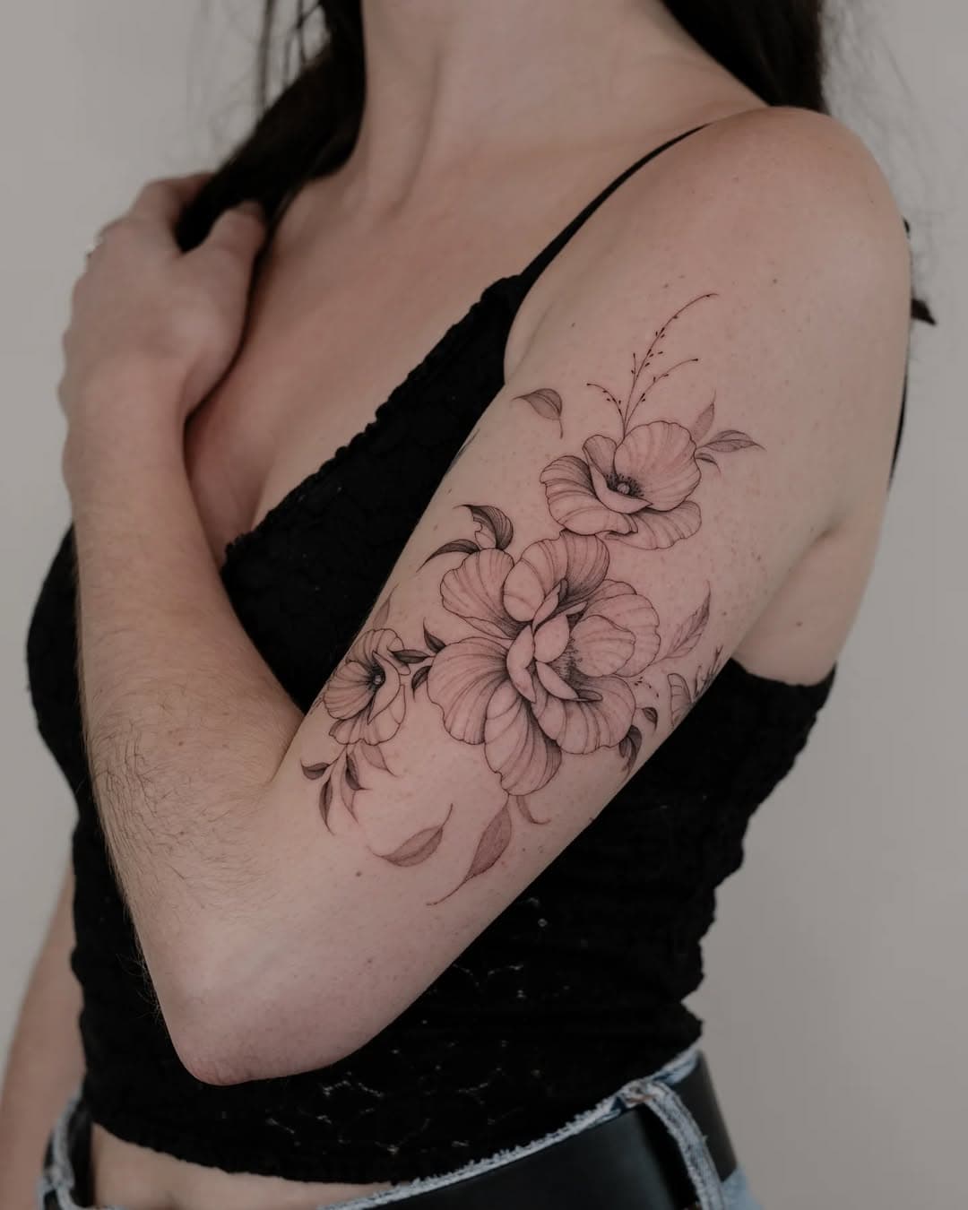 Back at it after the holidays
Great start with this composition of camellia, poppies and small beetle

Contact by mail la.source.tattoo@gmail.com

.
.
.

#camellia #poppy #beetle #flowers #flowerstattoo #floral #botanical #aesthetic #art #fyp #explorepage #fineline #line #linework #dot #dotwork #ttt #tatouage #tattoo #tattooparis #ink #inked #inkedgirls #lasourcetattoo #paris #france #chezrosetteparis #pepax #pepaxcartridges @pepax.official