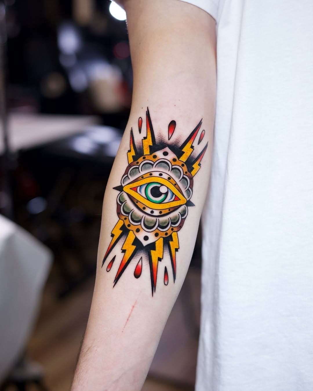 ⚡️👁️⚡️ #traditionaltattoo #traditonalart
#traditional #tatuaggios #tattoo #tattoos #oldschooltattoo #tatuaggioitalia #classictattoos #blackworktattoo #spaintattoo #minimaltattoo #tradwork #classic #tattoosnob #skinartmag #skinart_traditional #topclasstattooing #traditionaltattoo #oldlines #tattoosnob #eternalink #dynamicink #eyes #mothertattoo #solidtattoo