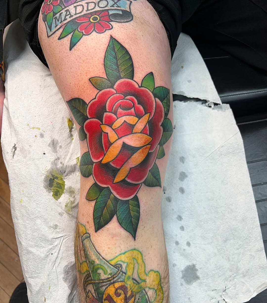 @reed_19 knocked out this sweet knee rose on our buddy @barber_sharp 
.
.
.
.
.
.
.
Appointments available
Text 641-990-2544
Call 641-522-7171 to book

.
.
.
.
.
.
#tattoo #tattoos #rose #rosetattoo #traditionaltattoo #neotrad #neotraditionaltattoo #brooklyn #iowa #iowatattooartist #iowatattoo #broadsttattoo_ia