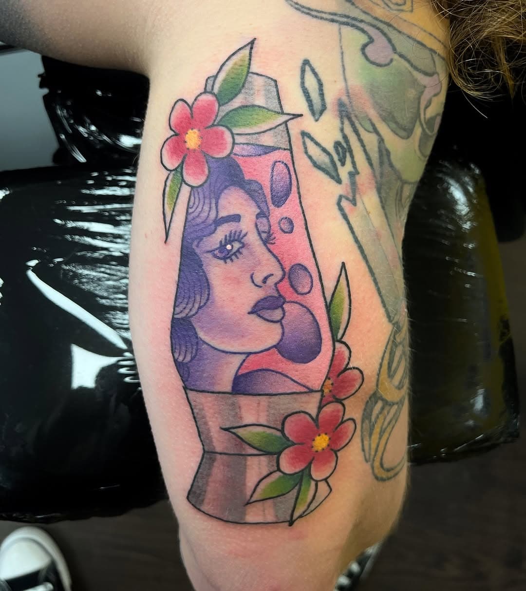 Lava lamp lady 🤘

Sponsored by:
@yayofamilia & @nedzrotary 

#lavalamp #trad #tradtattoos #lamp #lady #tradlady #ladyheadtattoo #groovy #traditional #traditionalart #traditionaltattoo #bold #boodwillhold #ink #inked #tattoo #tattooed #art #empiretattoosandpiercings #yayofamilia #nedzrotary @swordfishsmiths