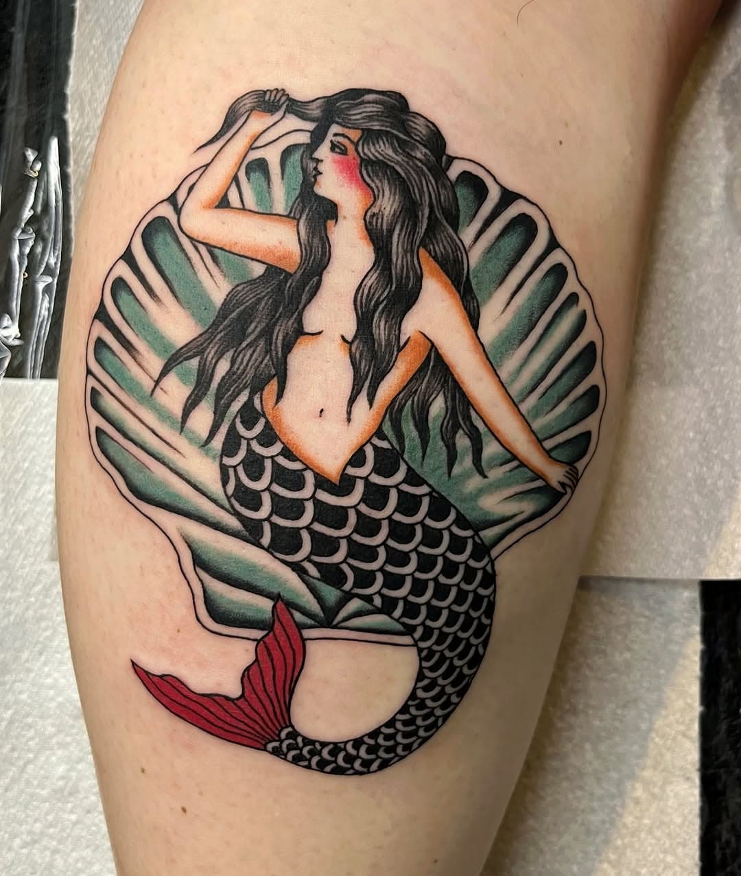 Sirena hecha por @ohianaananos 
¡Si tu también quieres una, escríbenos o pásate por la tienda!
-
-
-
#traditionaltattoo #sansebastiantattoo #donostiatattoo #donostia #sansebastian #donostitattoo #topclasstattooing #tradworkers #vintagetattoo #oldlines #vintagetattooflash #classictattoos #tattoos #tatuajes #oldschooltattoo #americanatattoos #mermaidtattoo #mermaid