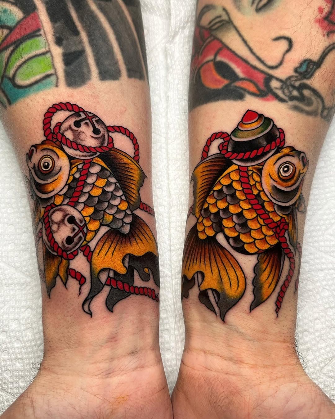 A couple goldfish to cap off these amazing sleeves my Mike Dorsey. Thank you for the trust Robert. 🙏🏼🙏🏼🙏🏼 And thank YOU for looking. 🖤