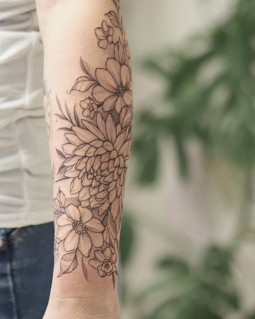 flower composition ⭐️

#fineline #linework #tattoo #inked #wertheim #germany #würzburg #smalltattoos #tattooinspiration #tattooideas #tattooartist #artwork #blackwork #finelinetattoo #art