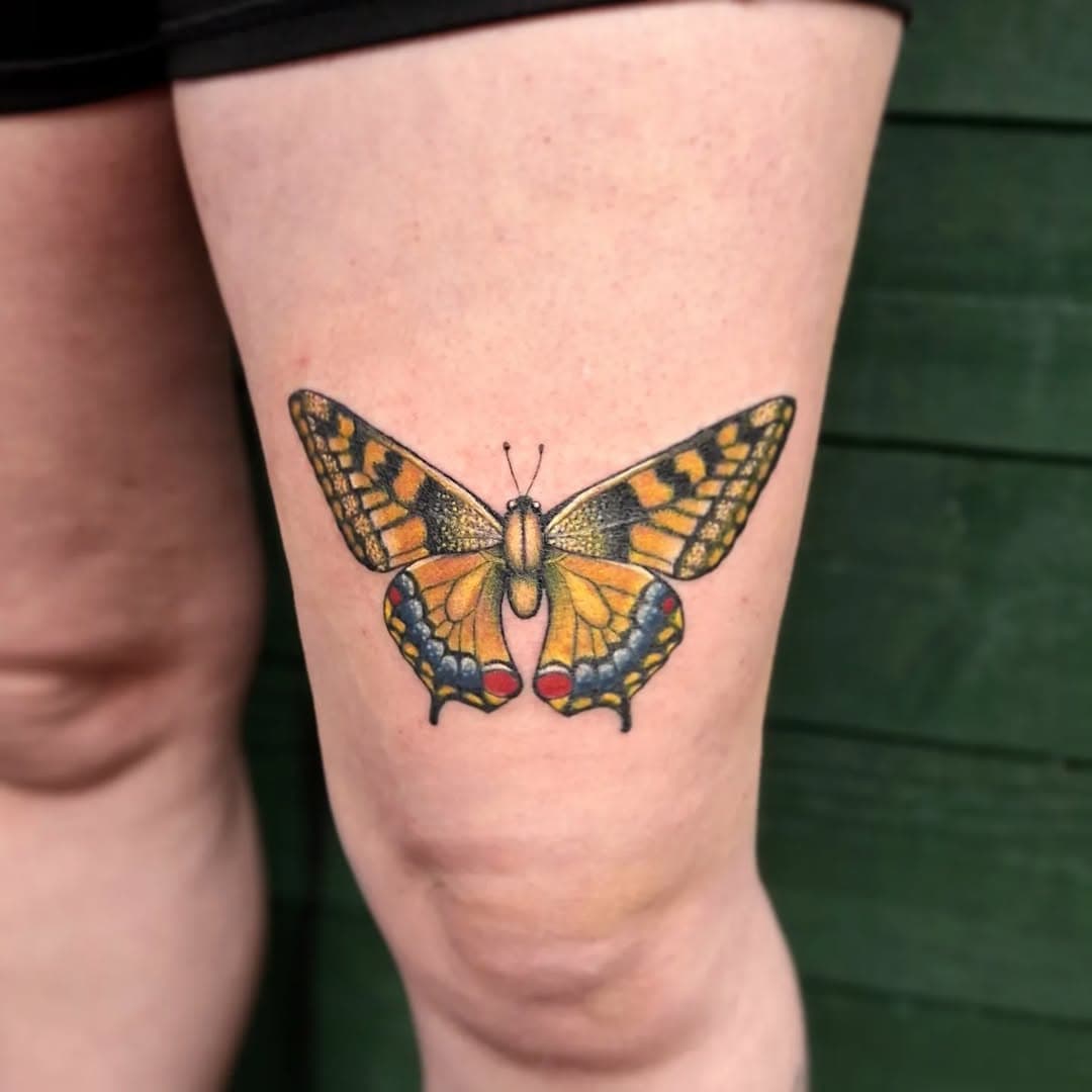 On a terminé le super papillon de @sexy_fusee 😁 hâte de faire l'autre jambe !

#mariegribouillis #tattoo #colortattoo #abbevilletattoo #hautsdefrance #neotrad #flowertattoo #oddzitattoostudio #oddzi #fkirons #kwadron #neotraditionaltattoo #neotradfrance #tattoofrance #cutetattoo #capique #tatoueuses #tatouage #amienstattoo #baiedesomme