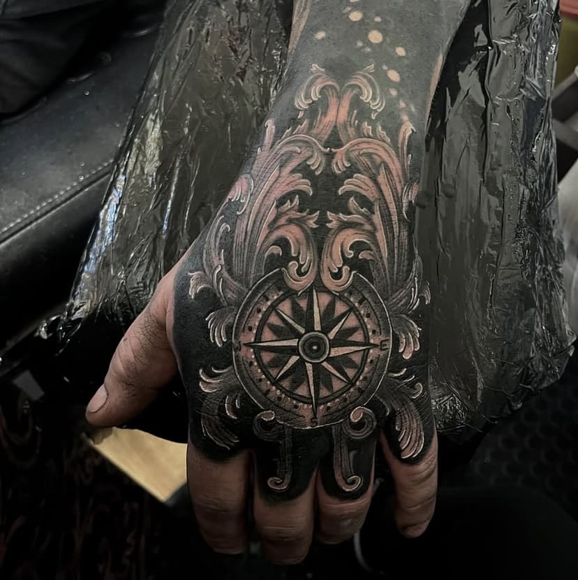 Half healed half fresh , was happy to finish this complicated hand piece today 🙃 #filagreetattoo #compasstattoo #handtattoo #handtattoos #detailedtattoo #swirlytattoo #fancytattoo #uktattooartists #uktattoo #kingslynntattooartists #menstattoos #menstattoo #dynamicink #ezcartridgecouk #inkjunkies #inklovers #differenttattoos