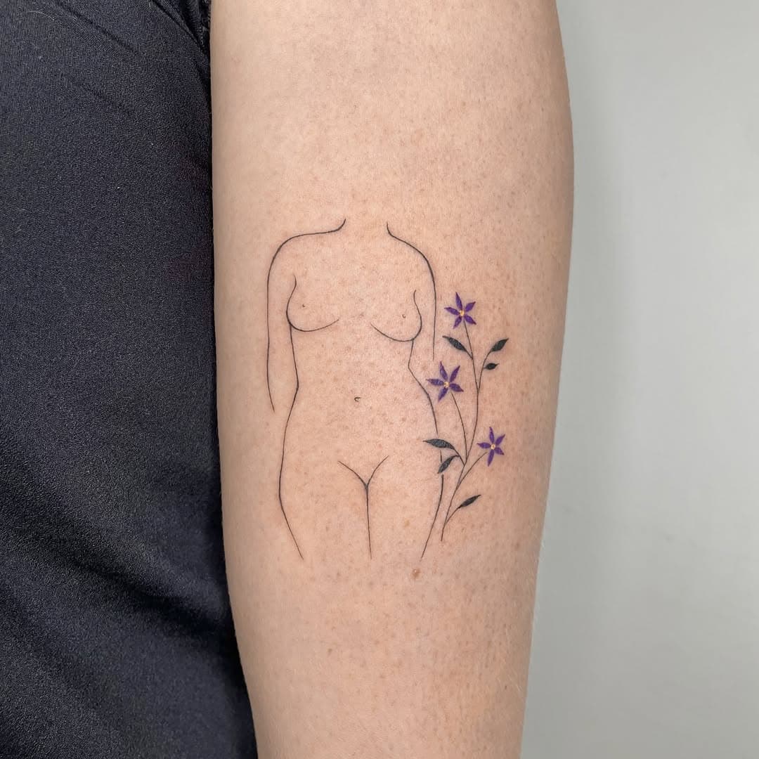 Ne pas oublier de se célébrer
Merci Oriane pour ta confiance et ce beau projet 

#tatouage #tatouagefin #finelinetattoo #selflovetattoo #womantattoo #tatouageparis #tatouagesilhouette #paristattoo #tattooparis