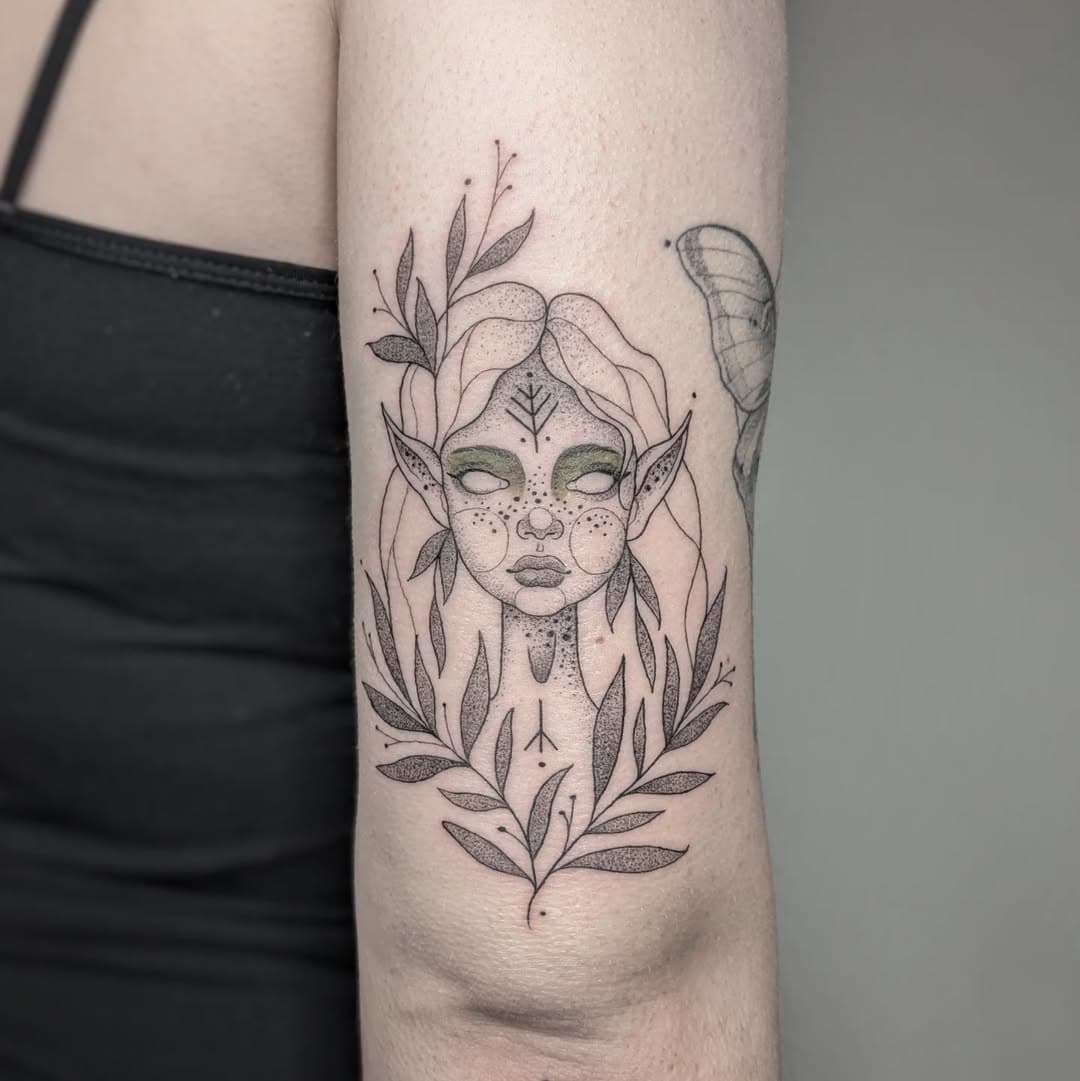 Forest fairy for Renske! Thanks again! 💚
#greenlady #forest #fairy #fairytattoo #fantasy #fantasytattoo #fairytale #pixie #fairyears #pixieears #fineline #finelinetattoo #leaf #leavestattoo #nature